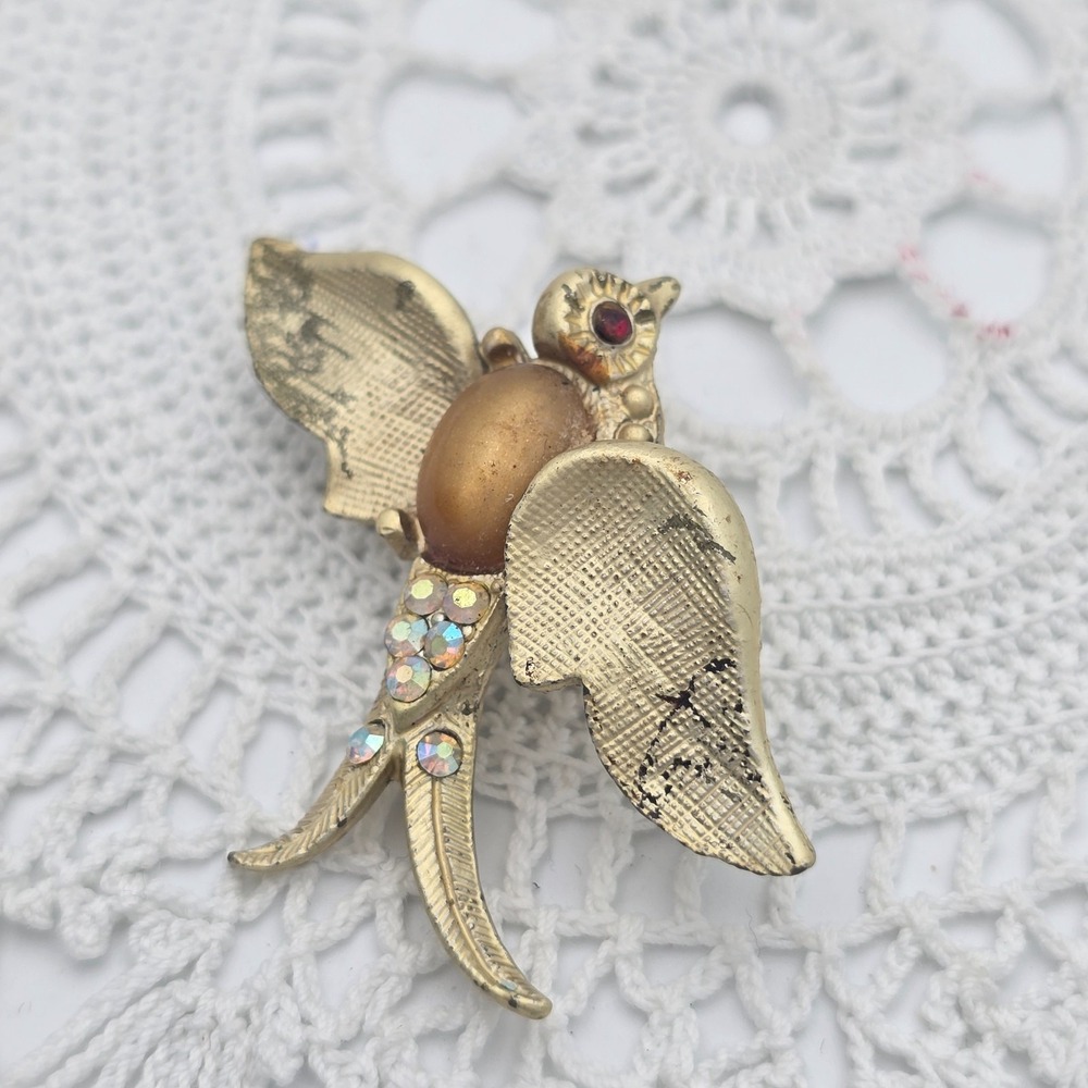Vintage Gold tone Jelly Belly Bird Brooch Rhinestones